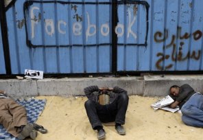 ZDJÄCIE DNIA. Z Facebookiem w Egipcie